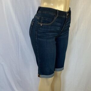 SALE!!! DEMOCRACY Jeans Tummy Control Size 6 Indigo Wash Bermuda Cuffed Hem NWOT